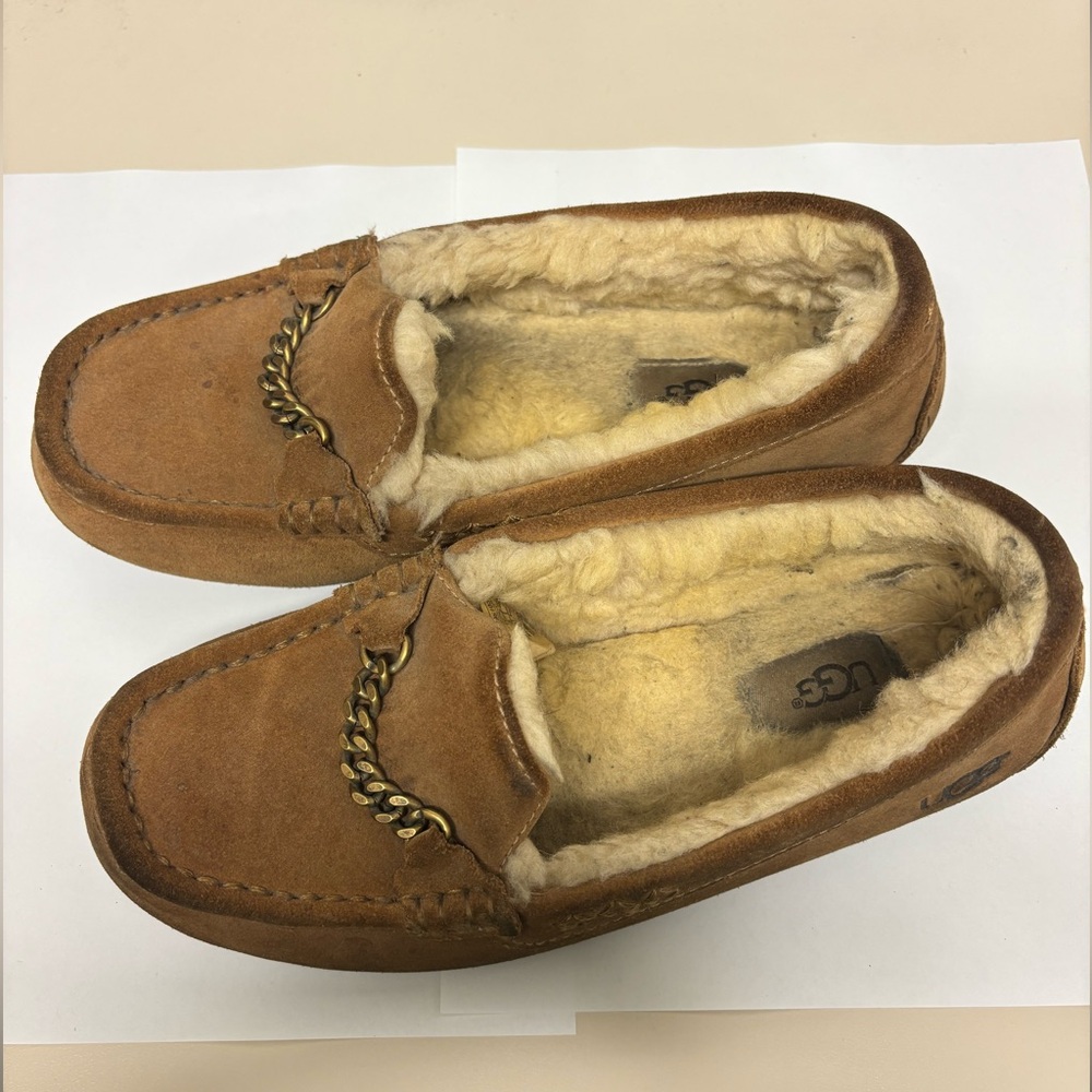 Ugg Slipper with Chain Detail